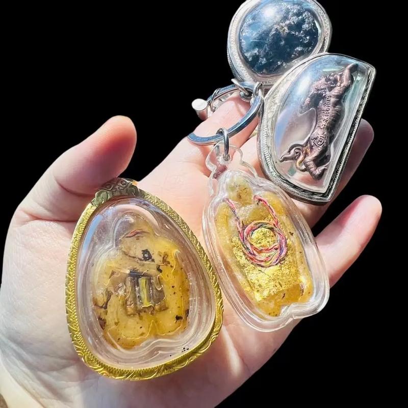 哪些明星戴了泰国佛牌（娱乐圈泰国佛牌）